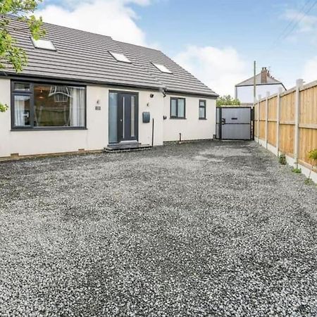 Modern Harrogate House Sleeps 10, Cinema Room & Hot Tub ภายนอก รูปภาพ