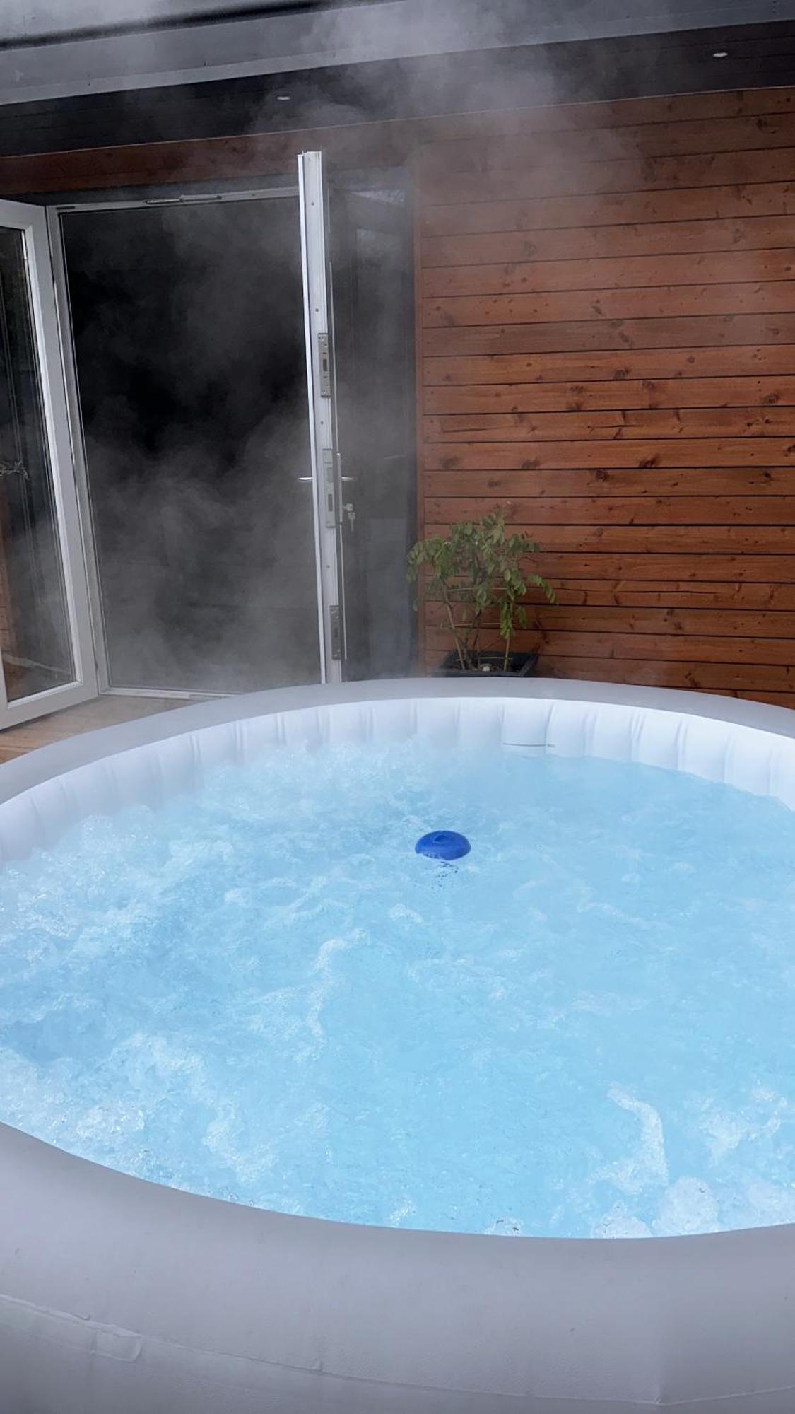Modern Harrogate House Sleeps 10, Cinema Room & Hot Tub ภายนอก รูปภาพ